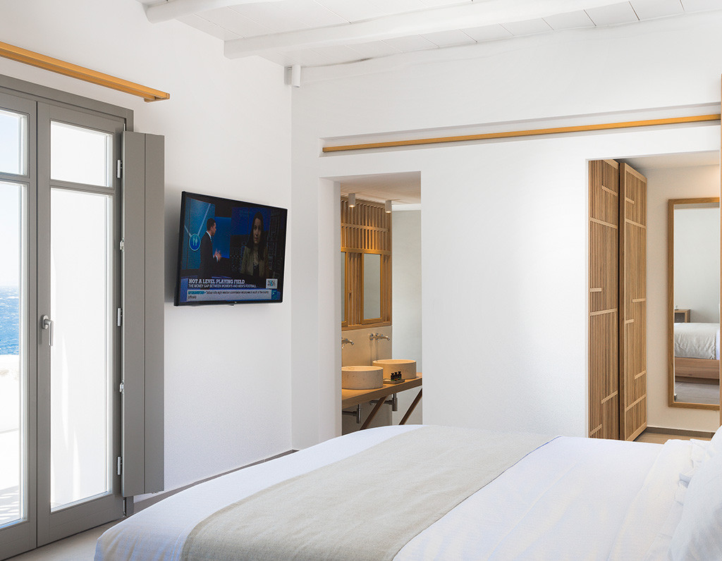 SECRET SUITE WITH SEA VIEW AND HEATED PLUNGE POOL